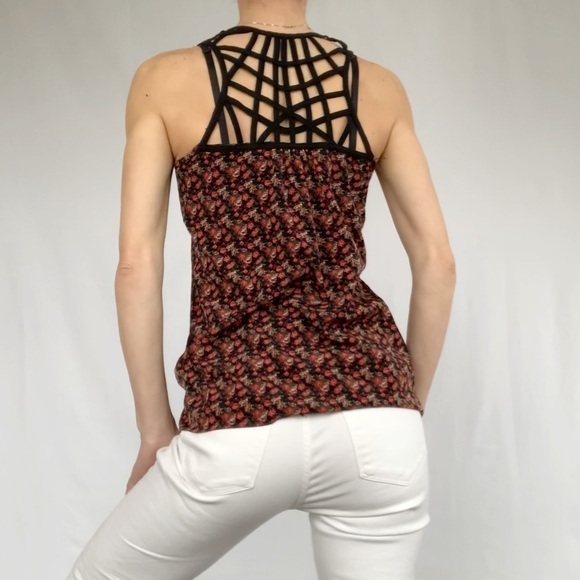 Limité floral roses criss cross back tank top fits S black and red woman - Picture 1 of 16